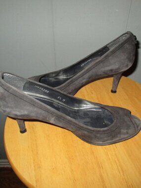 STUART WEITZMAN Gray Suede Pumps